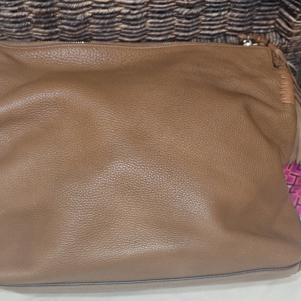Never used! Tory Burch Taylor HOBO pebbled leather bag w/dust bag - Picture 2 of 8